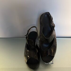 FNN Comfort Made In Germany,Black Patent Leather Open-Toe Slingback Sandals .